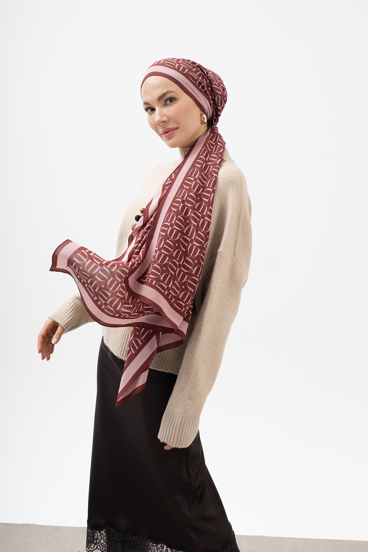 Poyraz Bordo Monogram Krep İpek Şal 73x193