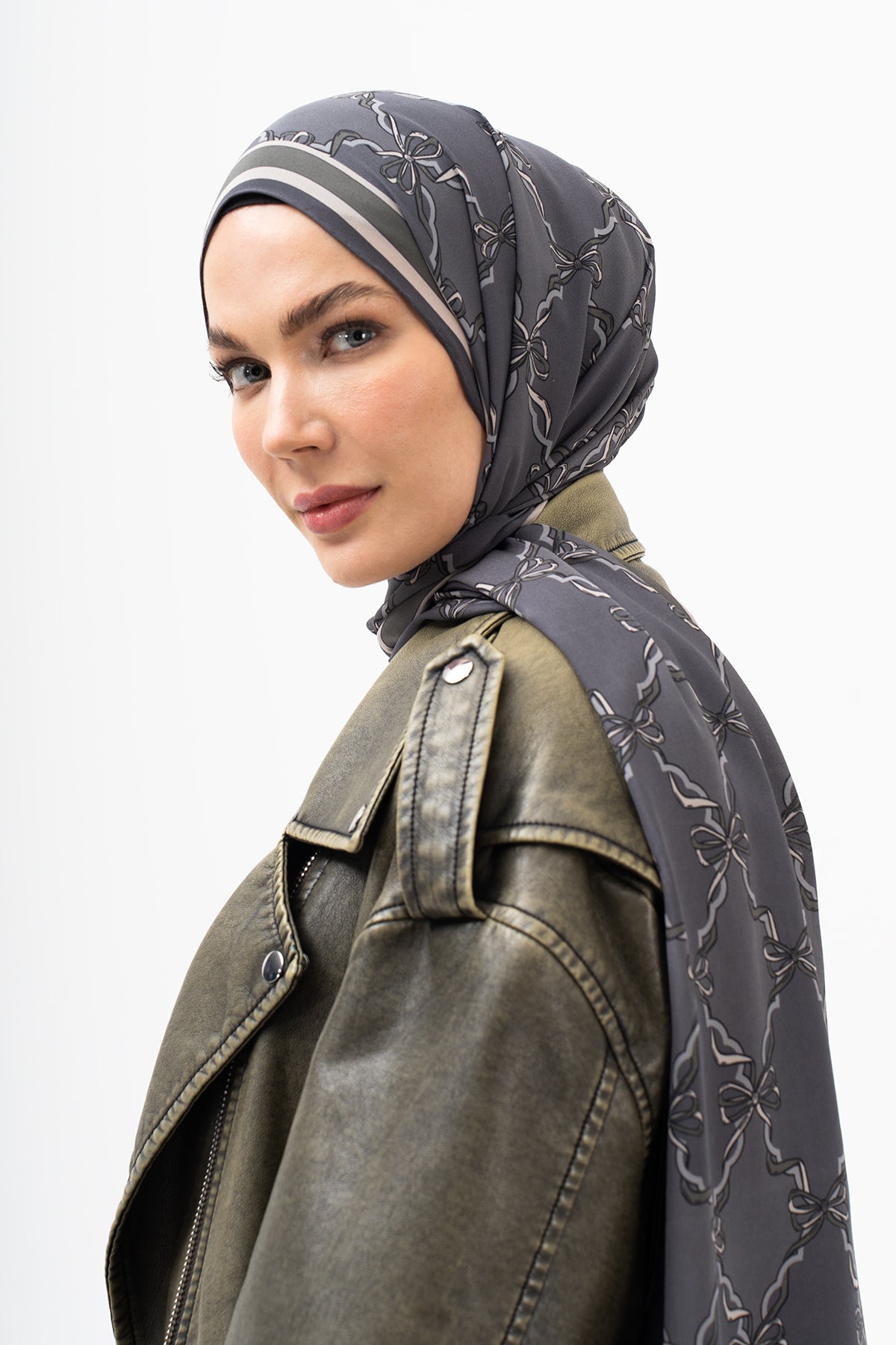 Gri Kurdele Krep İpek Şal 73×193