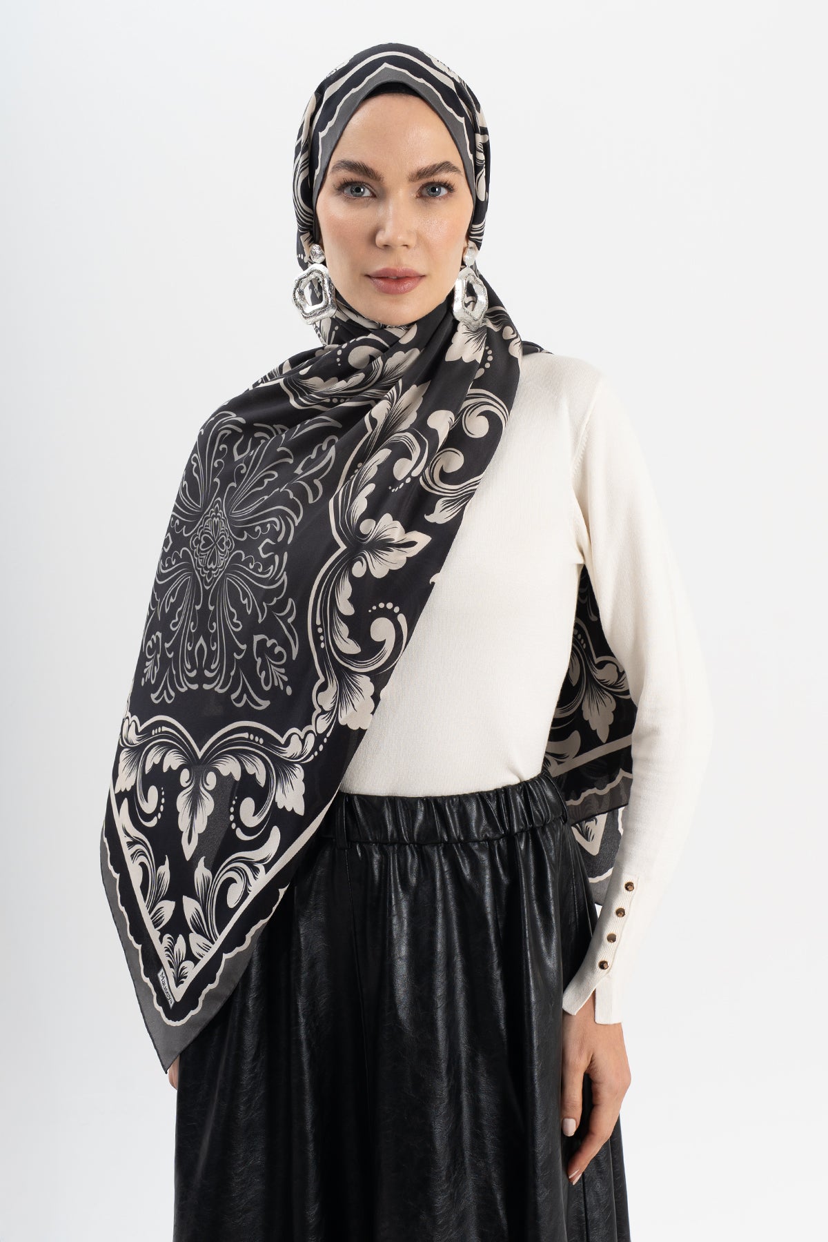 Siyah Barok Web Shell Krep İpek Şal 73×193