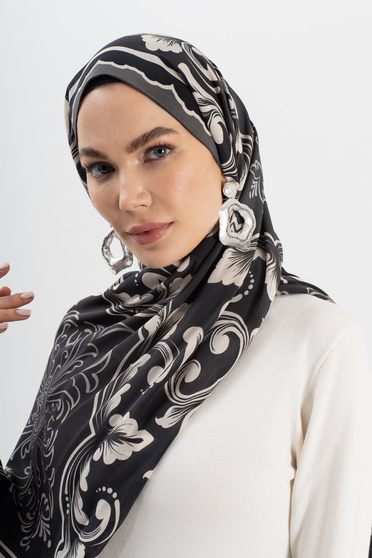 Siyah Barok Web Shell Krep İpek Şal 73×193