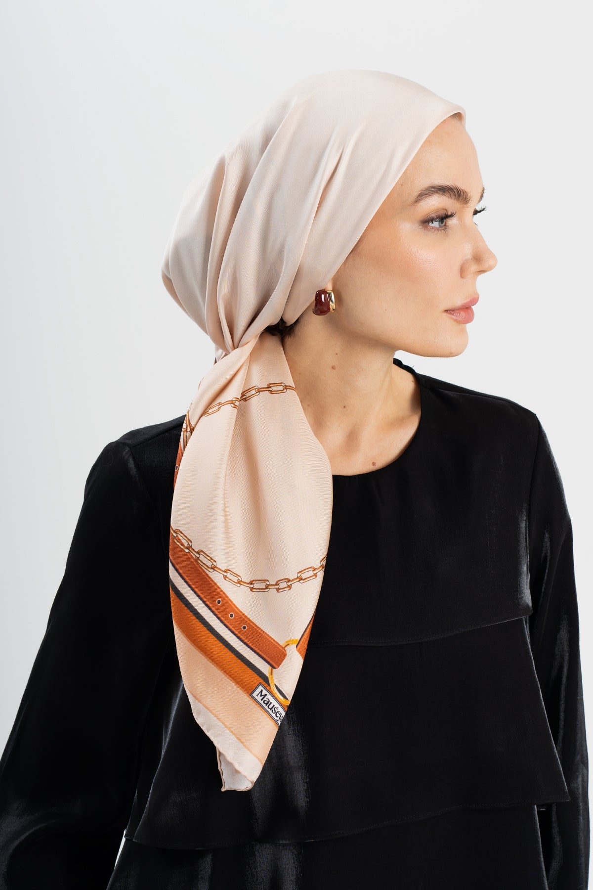 Zincir Kemer Karamel Twill İpek Eşarp 90×90