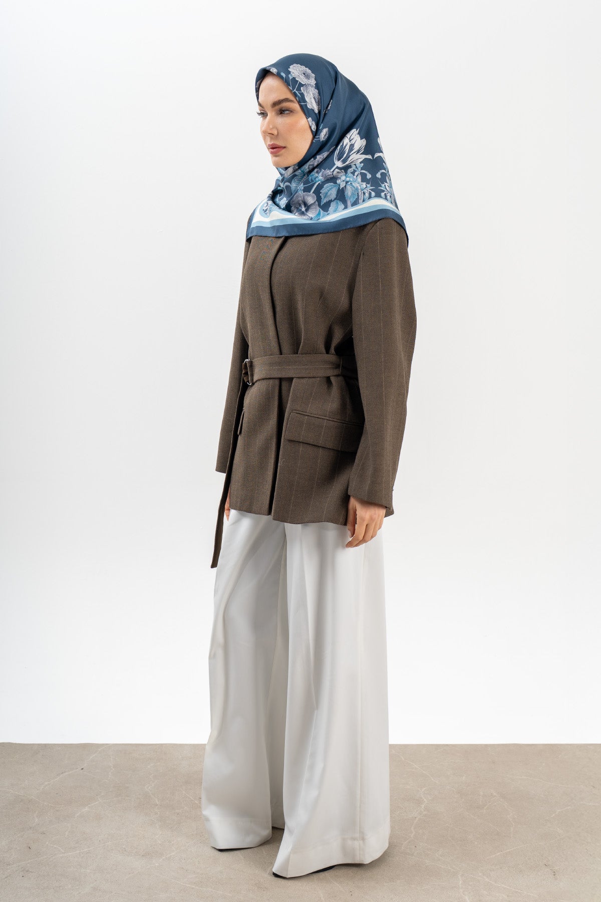 Mavi Bahçe Çiçek Twill İpek Eşarp 90×90