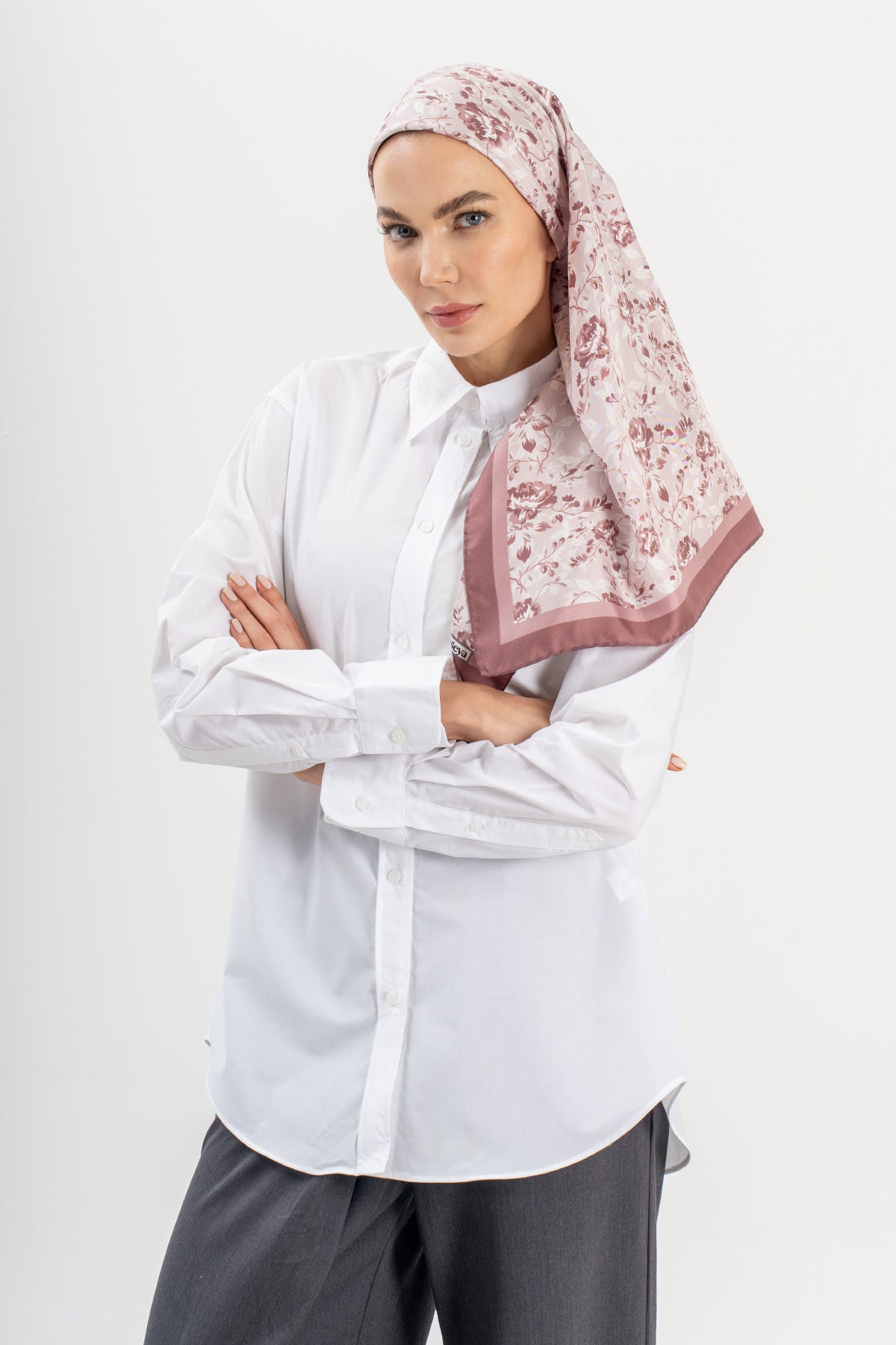 Şafak Pudra Çiçek Twill İpek Eşarp 90×90