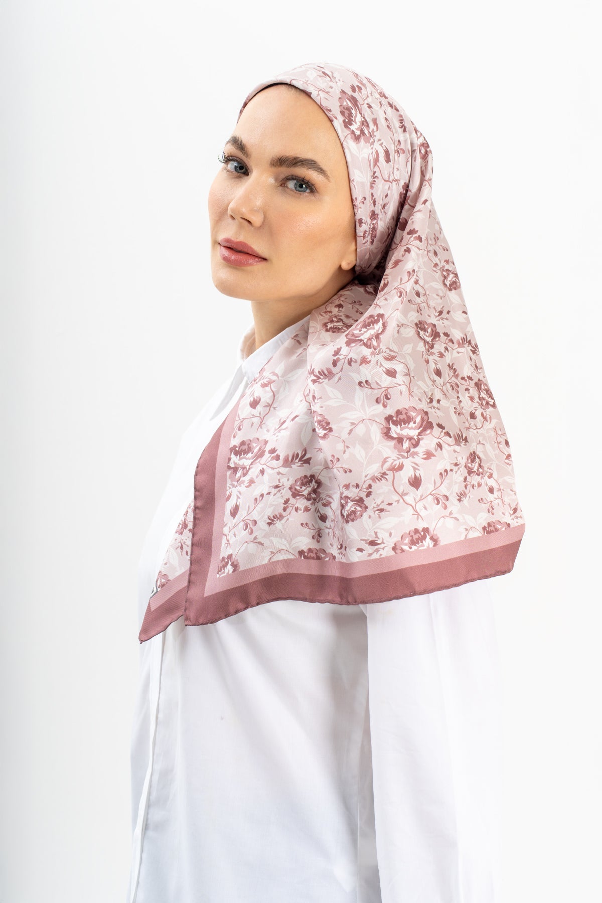 Şafak Pudra Çiçek Twill İpek Eşarp 90×90